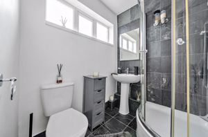 Shower room- click for photo gallery